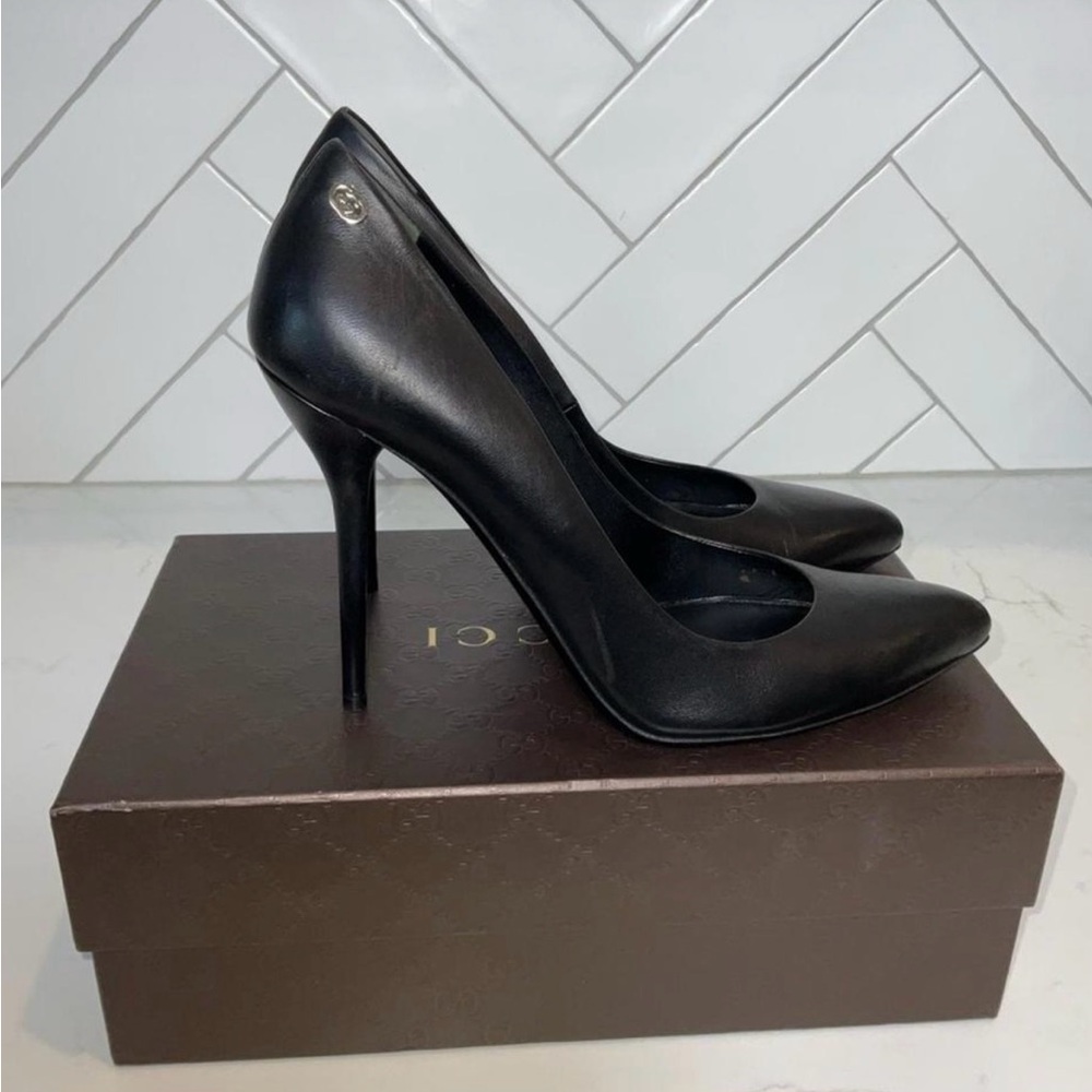 💯 GUCCI Authentic Black Leather Heels with gold Logo